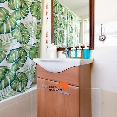 #204 Larimar Flat By Holidays Daire